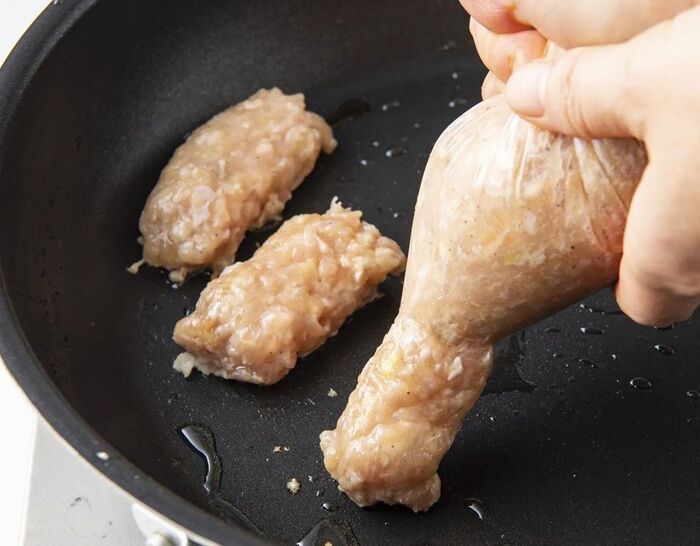 【ヘトヘトでも節約レシピ】水道代節約の「鶏つくね」の作り方。「手が一切汚れないのでストレスもなし♪」