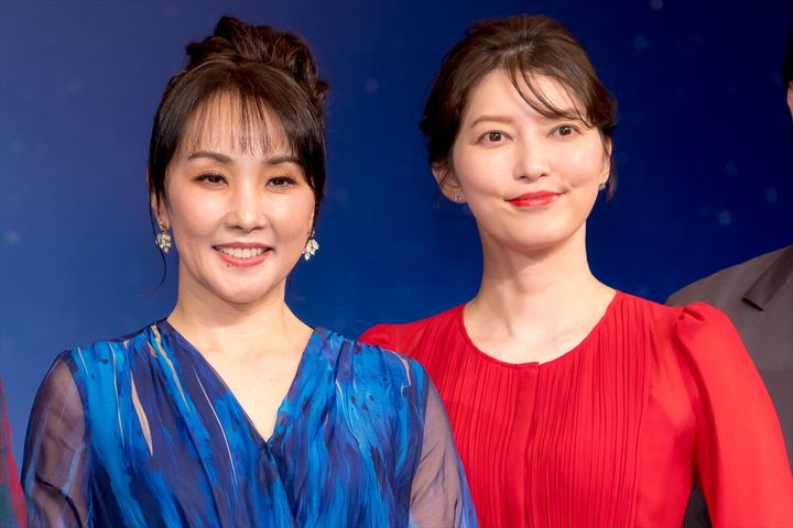 （左から）濱田めぐみ＆朝夏まなと、ミュージカル『メリー・ポピンズ』製作発表に登場 クランクイン！ width=