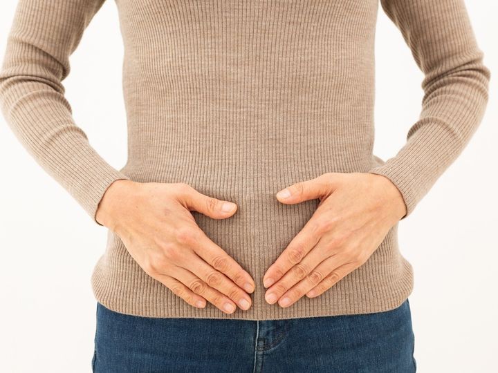 【管理栄養士が回答】冬はつい食べ過ぎて、体重が増えやすい季節です。冬太りの主な原因と、効果的な食習慣の改善ポイントをご紹介します。