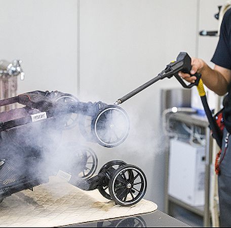 創業54年のベビー用品レンタル専門店が「メリー」「ジャングルジム」の2製品を追加