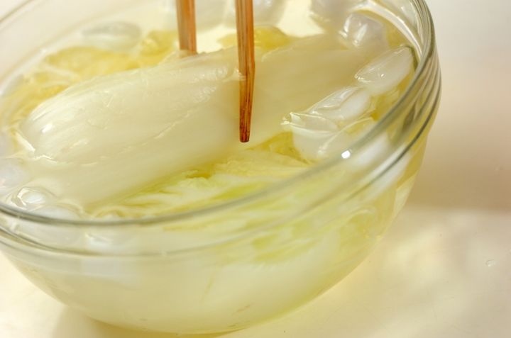 やみつき！無限に食べられるゆで白菜サラダの作り方1