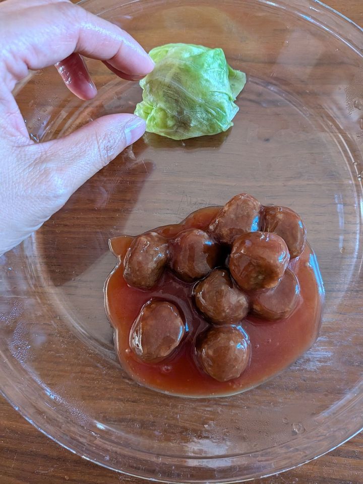 4．耐熱皿の端から並べていく。