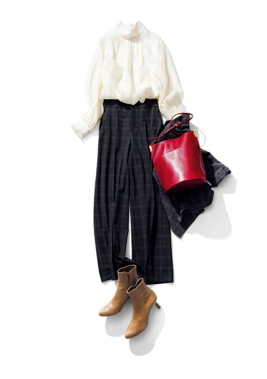 シャレ感のあるスーツ姿で関係者のアテンド