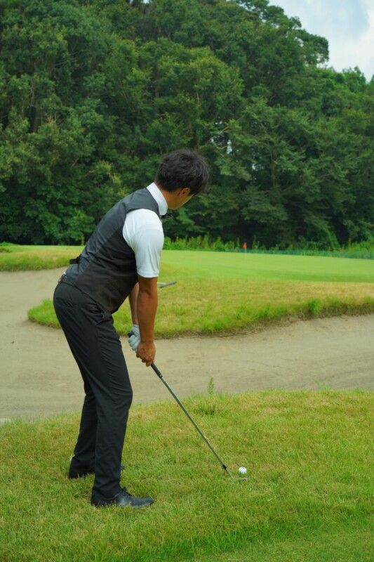 バンカーを越えてしっかり寄せるコツは？ハイボールスピンを打ってみよう