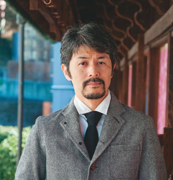 山口 晃 やまぐち・あきら 画家。1969年、東京都生まれ、群馬県桐生市育ち。東京藝術大学大学院美術研究科絵画（油画）専攻修士課程修了。国内外展示多数。2013年、小林秀雄賞受賞。写真・曽我部洋平