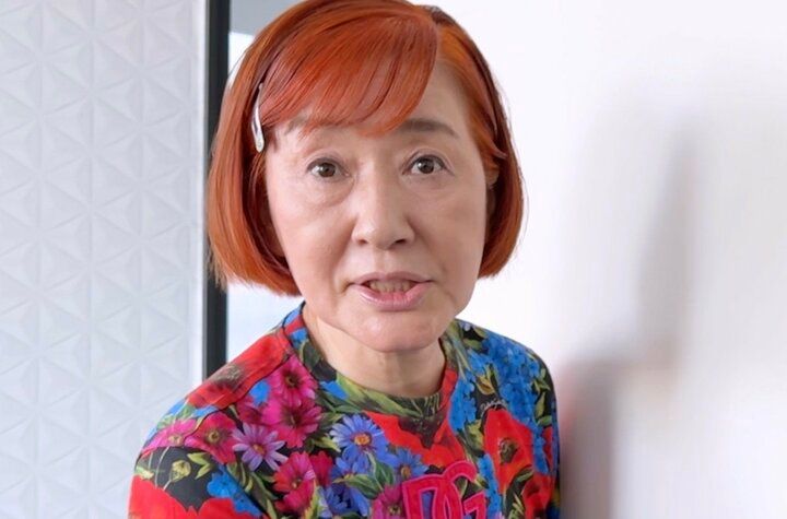 【写真・画像】NYで超セレブ生活を送る松居一代「パワーをつけている」敗れた靴下で大豪邸を掃除 1枚目