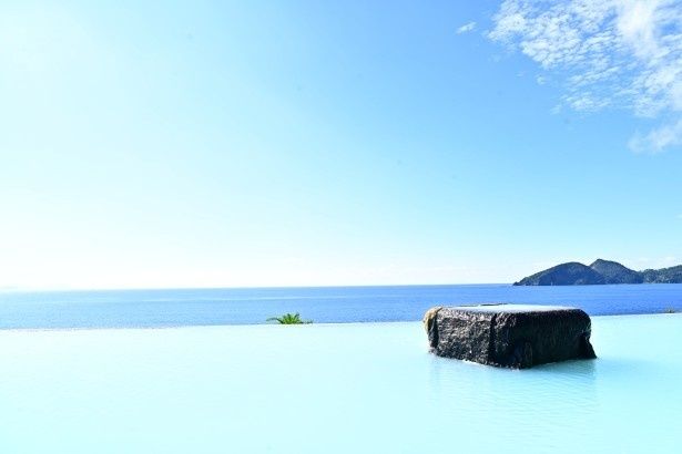 【写真】まるで東シナ海に浮かんでいるよう！これぞ絶景のインフィニティ露天 画像提供：指宿市農水商工観光部 観光施設管理課