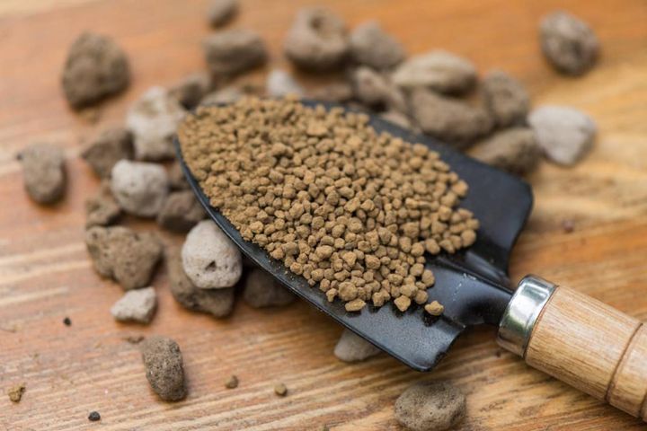 赤玉土の大粒と小粒