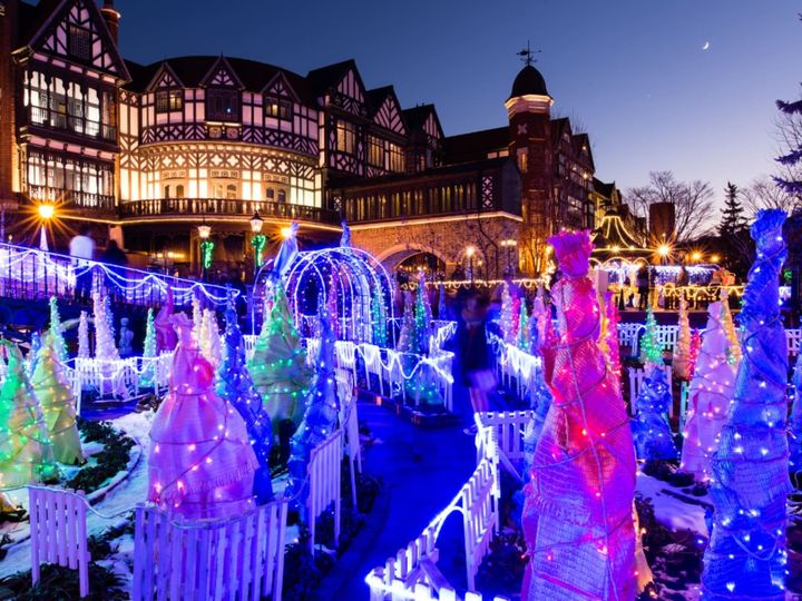 All About ニュース編集部が全国250人を対象に実施した好き＆行ってみたいイルミネーションに関するアンケートの調査結果から、好き＆行ってみたい「北海道のイルミネーション」ランキングを発表！ 2位「白い恋人パーク スイートイルミネーション2025〜Blooming Snow Fantasy〜」を抑えた1位は？