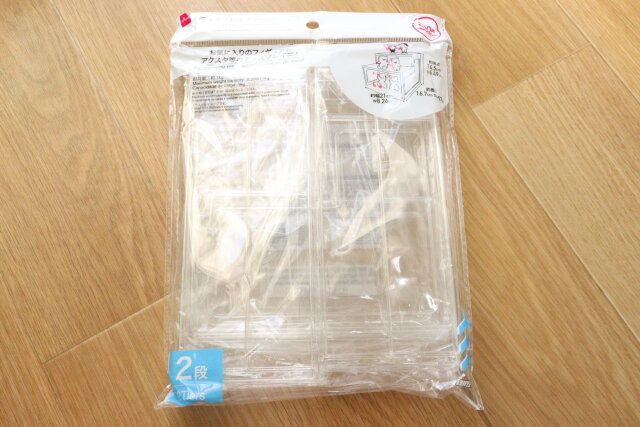 ダイソーのディスプレイステージ（ワイド、2段）パッケージ