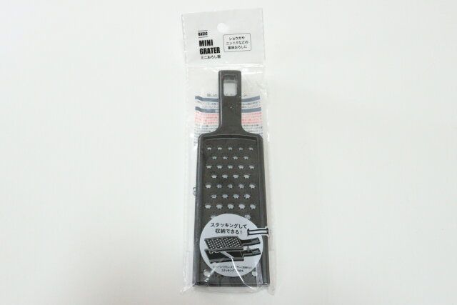 セリアのベーシック ミニおろし器のパッケージ