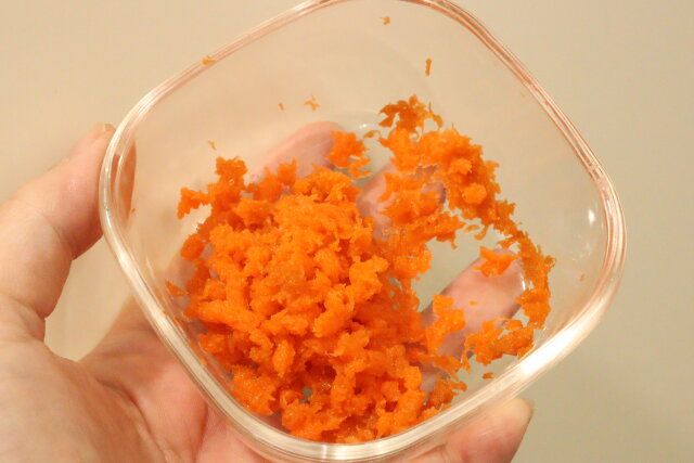 セリアのベーシック ミニおろし器でおろした人参