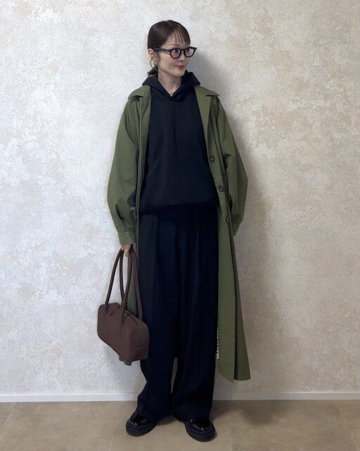 ユニクロスウェットオーバーサイズプルパーカとロングアウターのスタイルアップコーデ