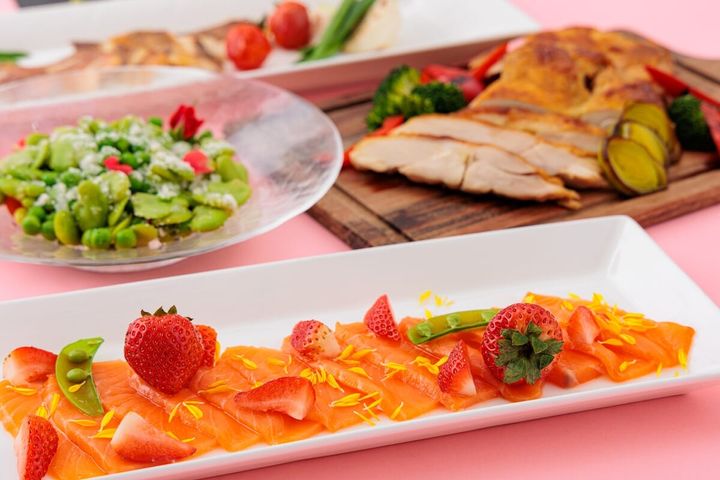 【～花時～】サーモンのカルパッチョ あまおうのヴィネグレットソース