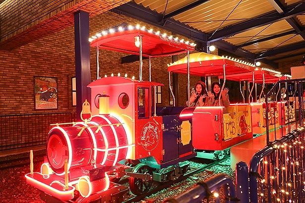 「しゅっぱつ！パディントン号」に乗車して、のんびりと光の汽車の旅を楽しもう 【提供画像】
