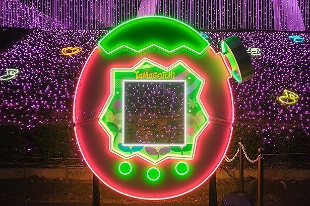 ぐるぐる回してズームでお世話する「たまごっちパラダイス」のフォトスポットも登場！