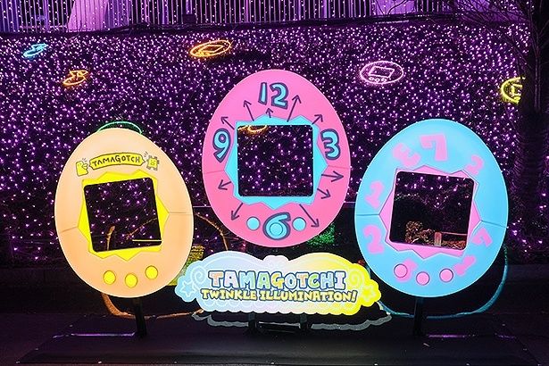 たまごっちキラキラミュージアムには、撮影スポットがいっぱい！投影によって、たまごっちのデザインが変わる、斬新なフォトパネルは試す価値アリ！