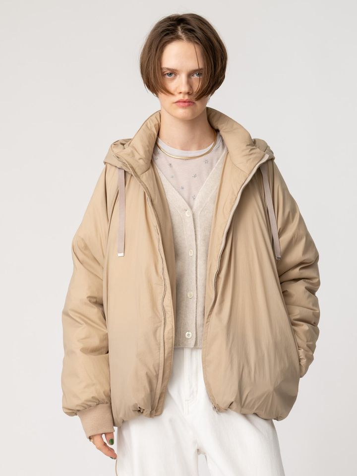 画像: 「フードダウンブルゾン」￥83,600【レンジ オブ ライト】 出典：ロンハーマン