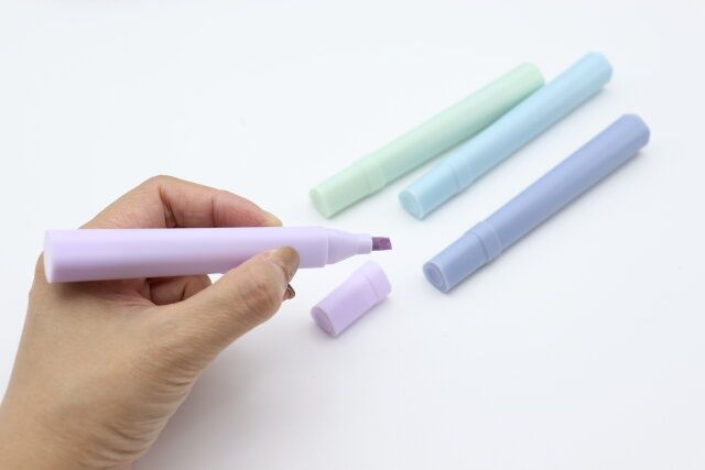 ダイソーのマーカーペン（CHM、丸型、パープル＆グレー、2本）／マーカーペン（CHM、丸型、グリーン、2本）形状