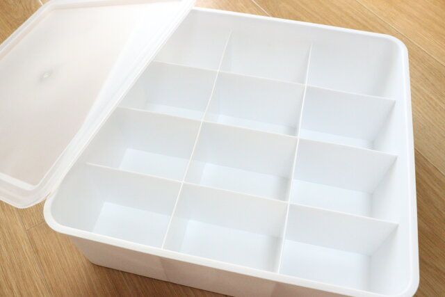 ダイソーの仕切り付きくつ下収納ケース