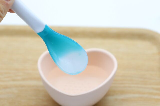 セリアのサーモスプーンは40度以上で色が変化する