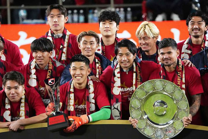 画像: 優勝後の鈴木と千田（右上） (C)Getty Images