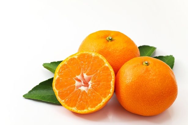 すぐできる！ミカンの皮をむかずに房の数を知る方法 （C）mao／PIXTA