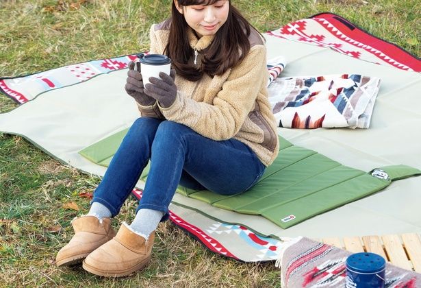 アウトドアヒートマット HW-OM9-G 撮影／布川航太