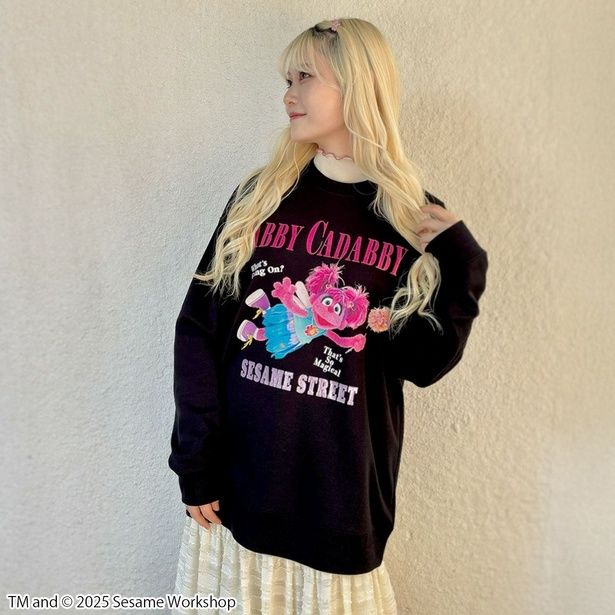 カラーはブラックのみ。サイズはMとLの2種類