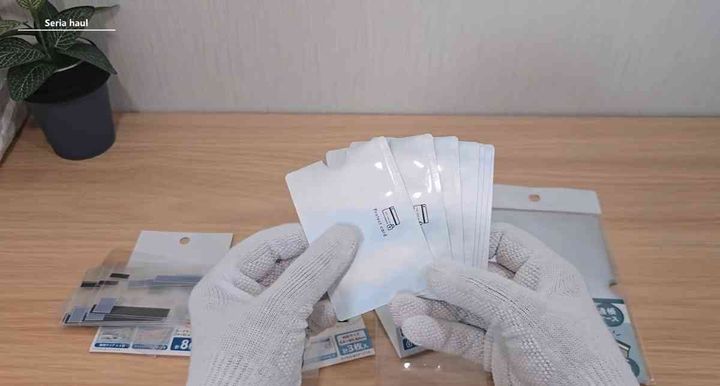 セリアの「磁気不良防止 カードケース」