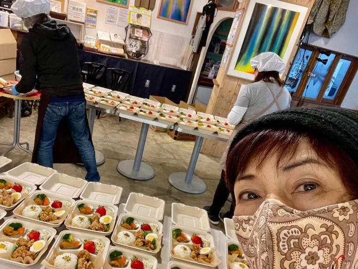 不定期開催の「子ども食堂 しもきた キッチン」。このときはお弁当70食を作成