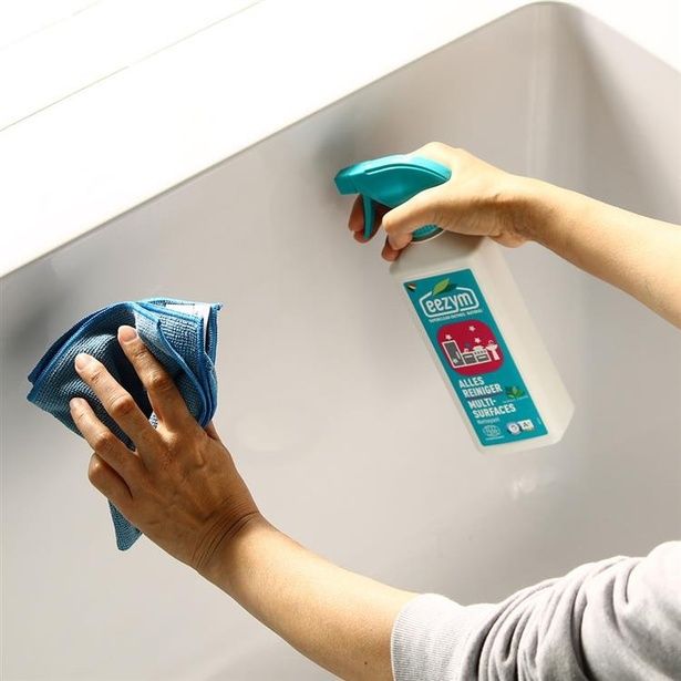 浴室掃除にも使える「eezym 酵素マルチクリーナー ハーバルフレッシュ」。酵素の力で家中ピカピカに！