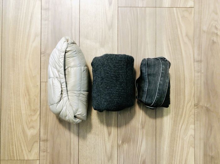 圧縮袋がなくても大丈夫！衣類を超コンパクトにたたむ裏ワザ。帰省や旅行に役立ちますよ♪