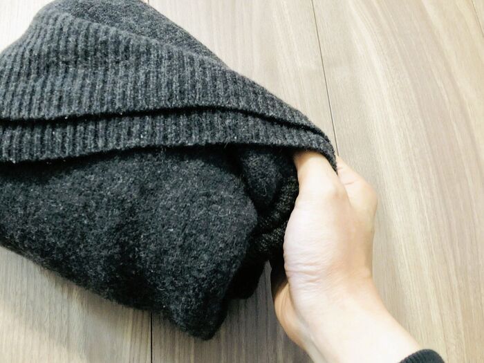 圧縮袋がなくても大丈夫！衣類を超コンパクトにたたむ裏ワザ。帰省や旅行に役立ちますよ♪