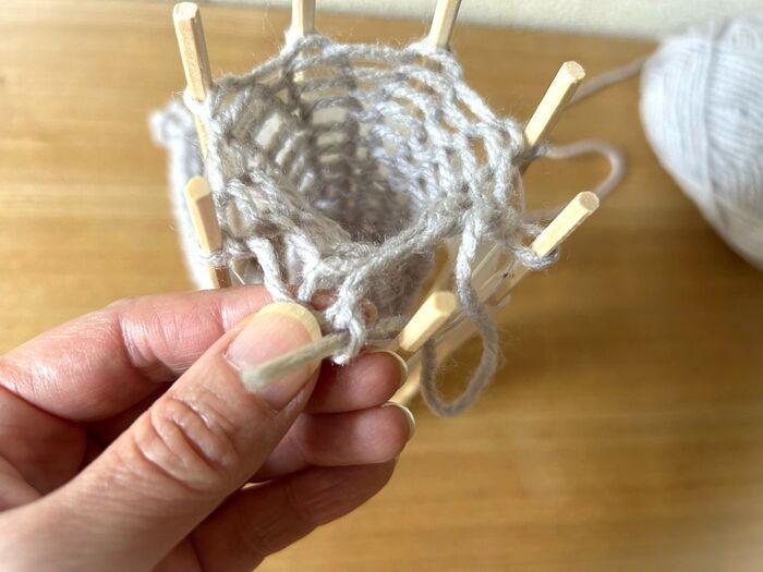 ペットボトル×割りばしで『編み機』ができました♡冬の編み物デビューにもぴったり♪