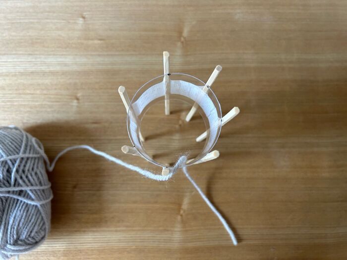 ペットボトル×割りばしで『編み機』ができました♡冬の編み物デビューにもぴったり♪