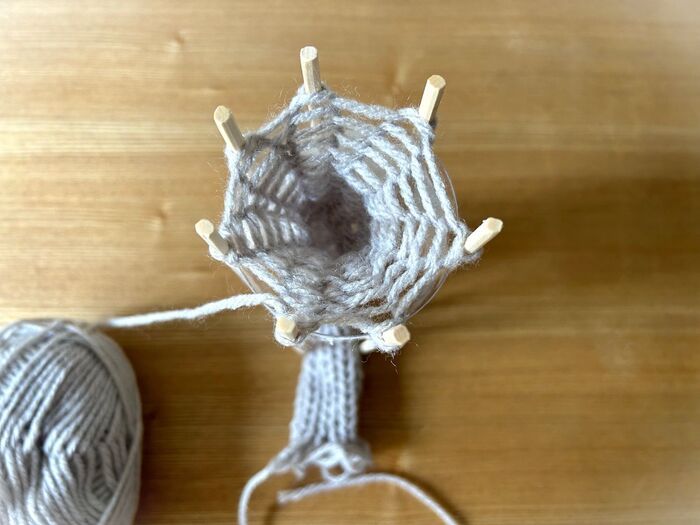 ペットボトル×割りばしで『編み機』ができました♡冬の編み物デビューにもぴったり♪