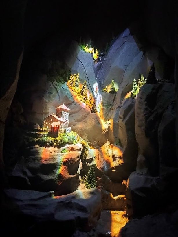 水風呂から見えるプロジェクションマッピング（撮影：勝俣）