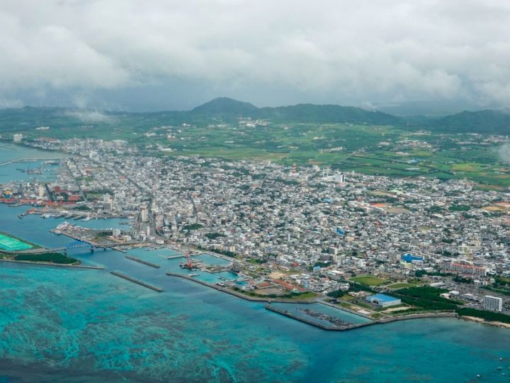 All About ニュース編集部が全国250人を対象に実施した老後に住みたい自治体に関するアンケートの調査結果から、老後に住みたい「沖縄県の自治体」ランキングを発表！ 2位「石垣市」を抑えた1位は？