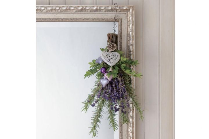 簡単おしゃれな【クリスマスの壁飾り】ローズマリーやラヴェンダーの香りで幸せな気分に！