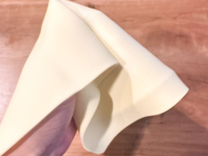 薄いゴムのような触感