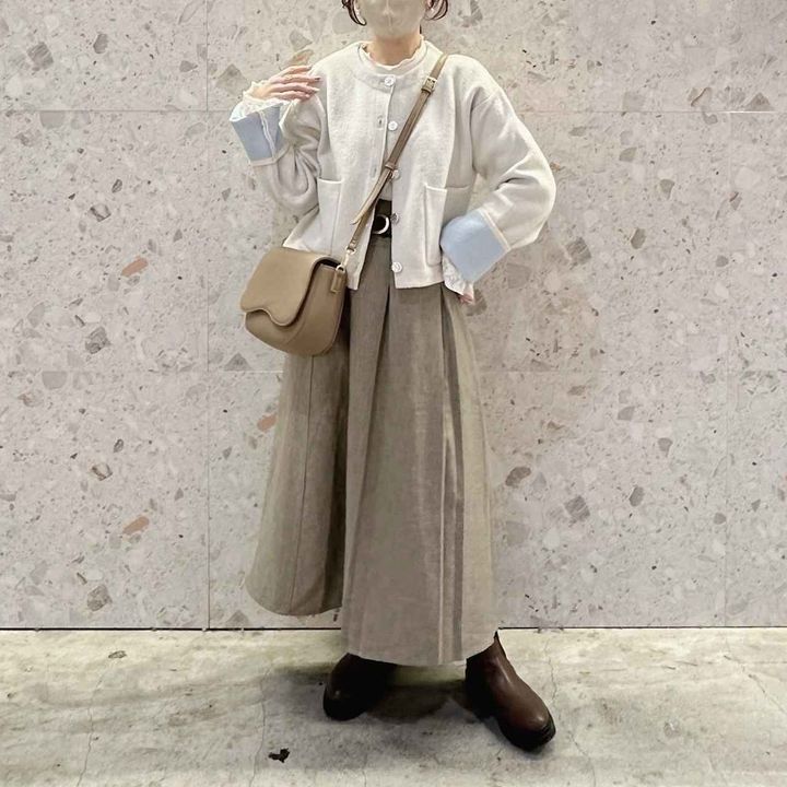 画像: 配色ニットカーディガン ✕ プリーツスカートの柔らかコーデ