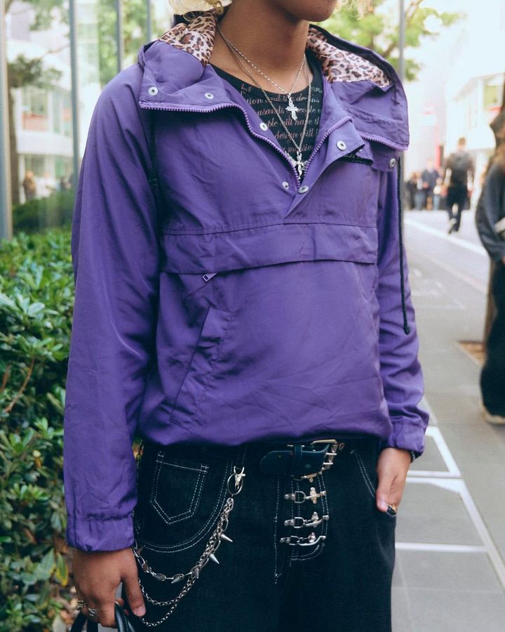 【スナップ】アウター、スニーカー…随所に効かせたペールトーンゆえに「ちょっといかつけどかわいい」