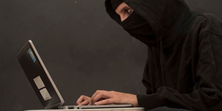 偽アカウントはライバル店潰しや選挙で暗躍している