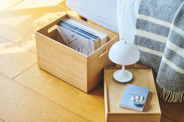 ベッドの高さに合わせて 重ねておけば収納兼テーブルに