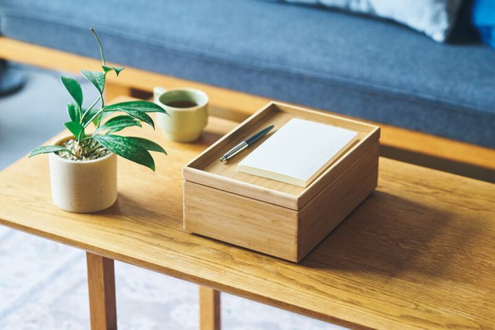 テーブルの上が片付くと部屋全体も整った印象に