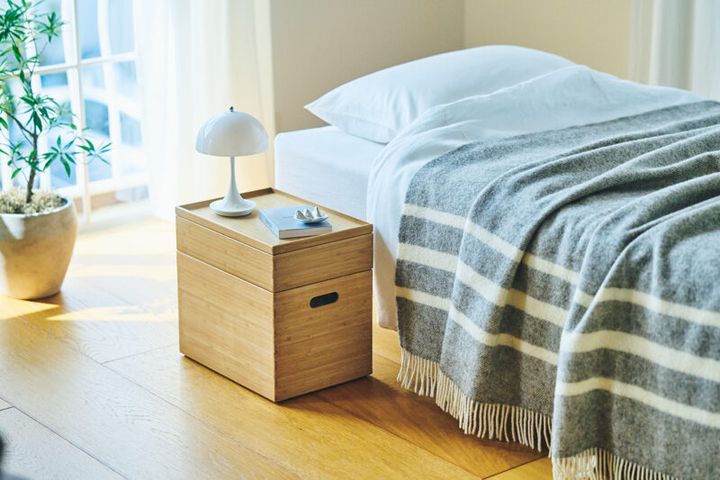 ベッドの高さに合わせて 重ねておけば収納兼テーブルに