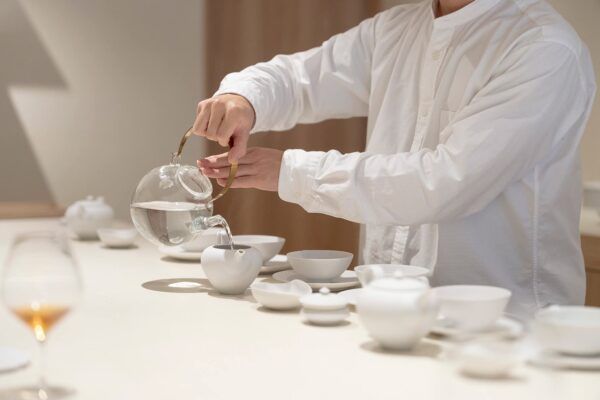 和紅茶の香りと建築美が響くKAGUWA神楽坂店がオープン。国際ティーコンテストで金賞受賞！