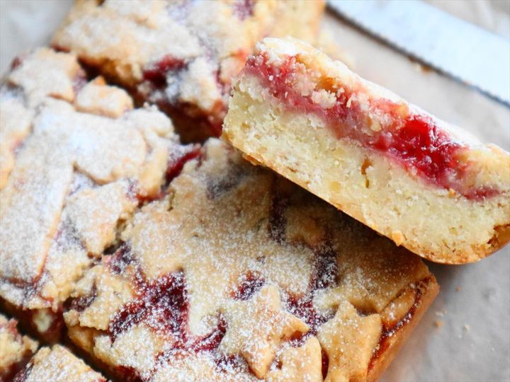 苺と胡桃のクリスマスクッキーバー