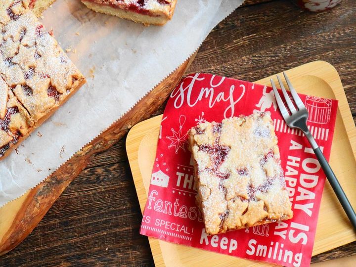 苺と胡桃のクリスマスクッキーバー